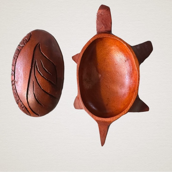 Vintage Hand carved Wood Turtle Tortoise Trinket Box Lid Opens 6” - Picture 7 of 8